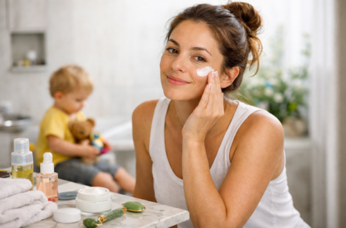 Cuidado facial rápido para madres con la piel cansada