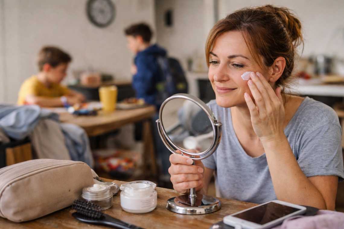 Rutina de belleza para madres sin tiempo, menos es más